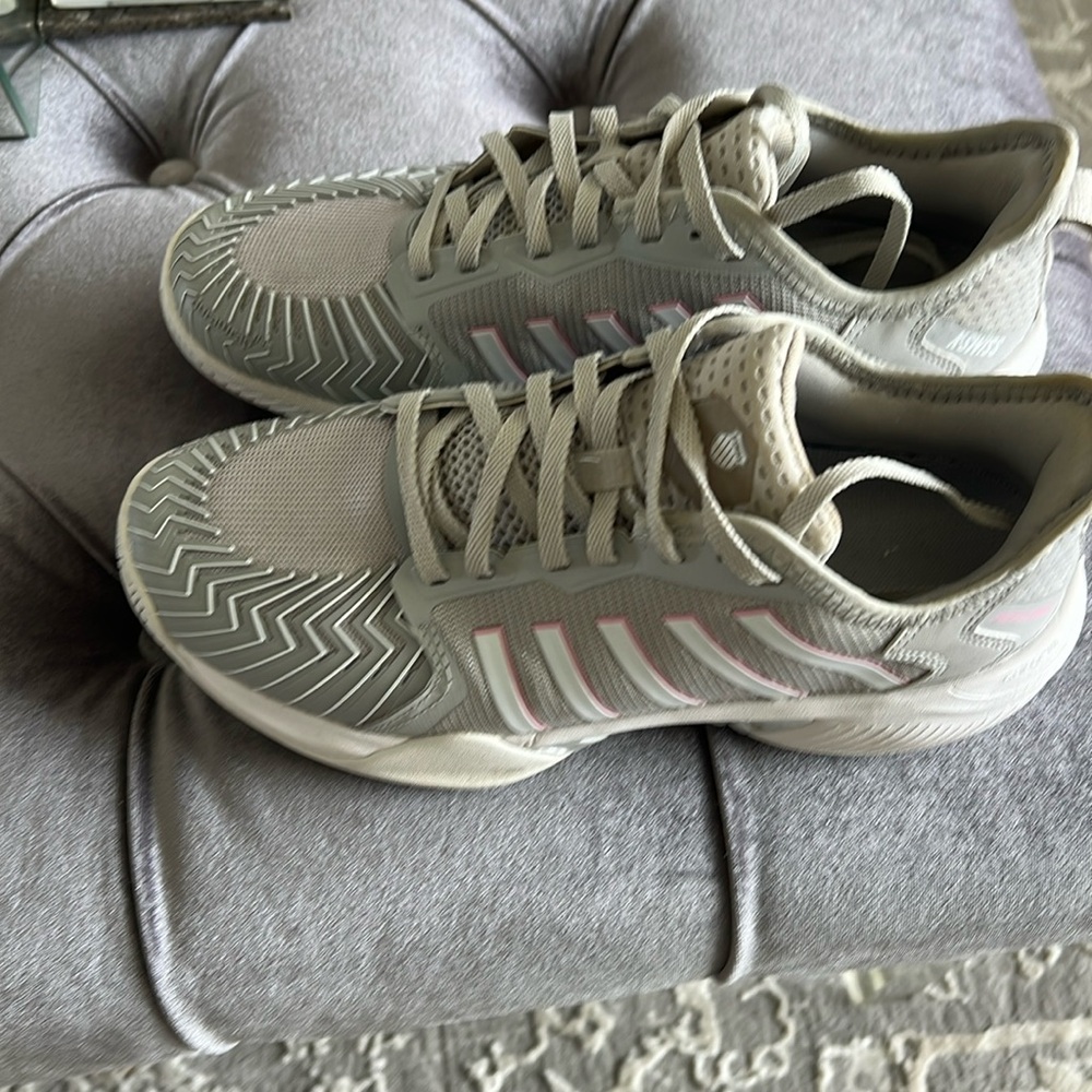K-Swiss supreme pickleball shoes women’s 10. Used only once. Excellent condition